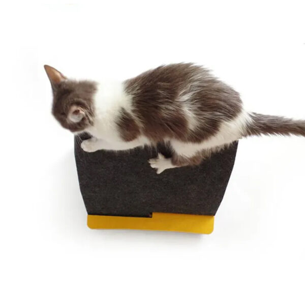 Triangle Wood Pet Cave Bed​​